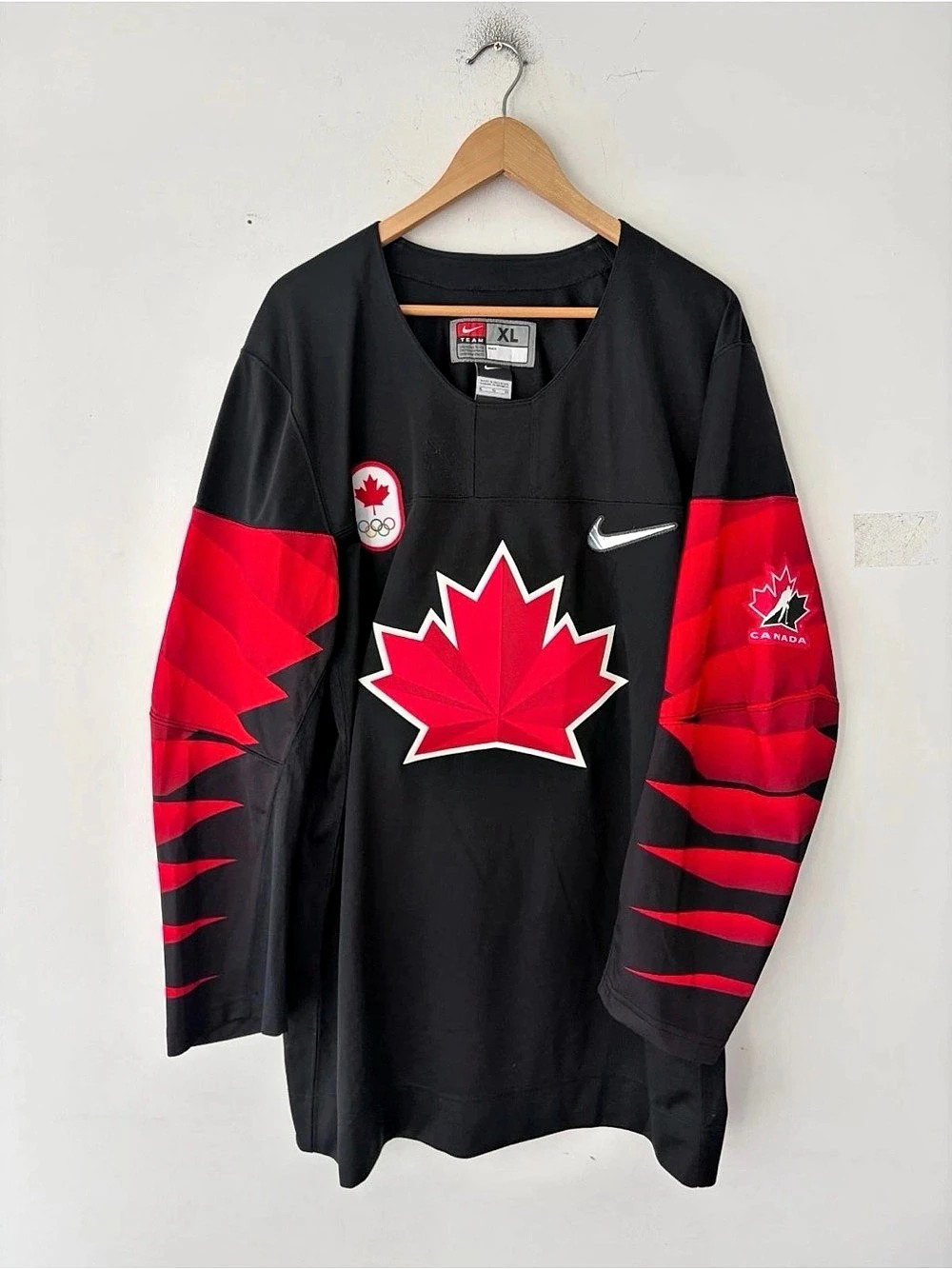 Nike Team Canada Hockey Jersey Black & Red XL